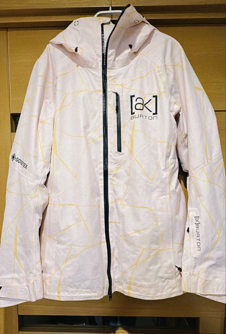 バートンAK GORE UPSHFTレディースS KINTSUGI柄　薄ピンク