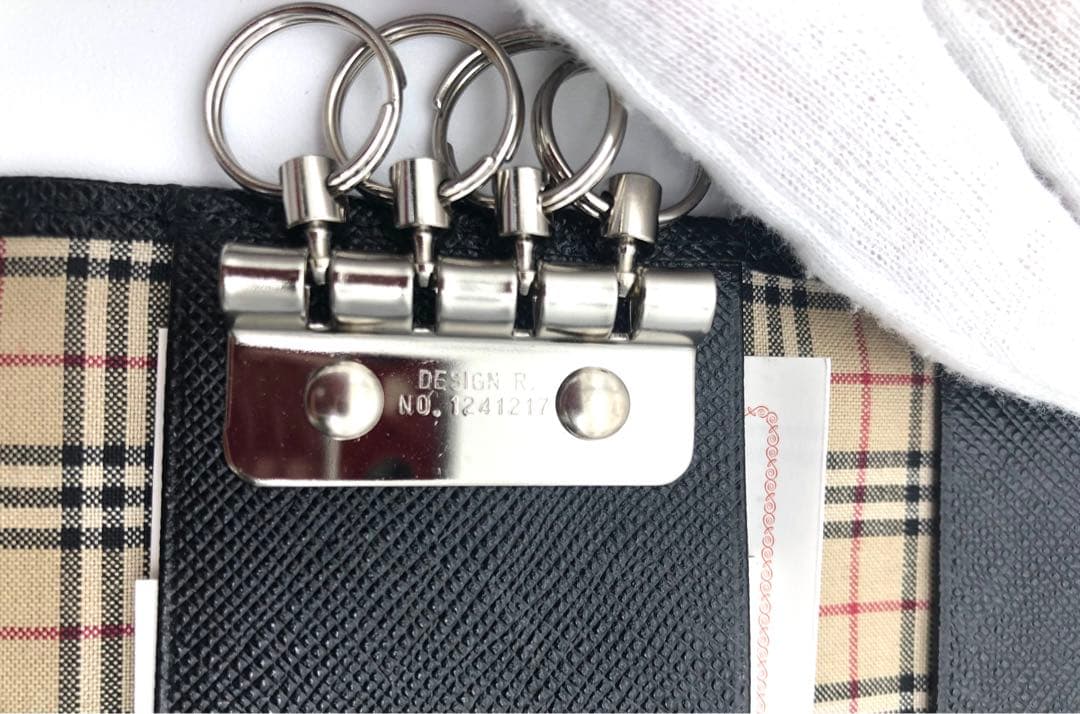 R 未使用品！！BURBERRY ブラック レザー キーケース　バーバリー