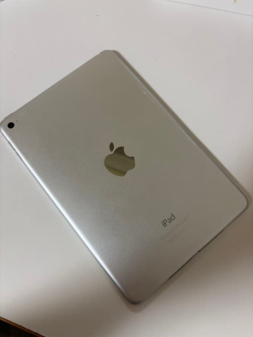 iPad mini 4 シルバー (128GB) 本体