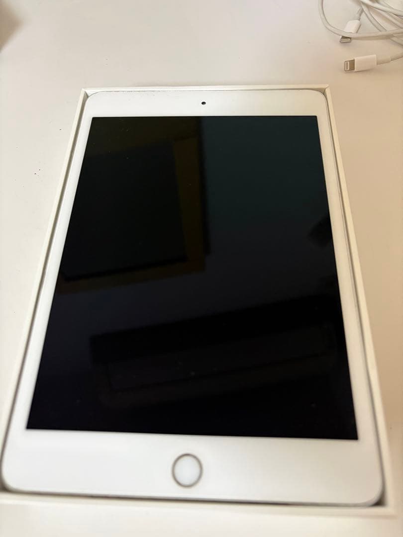 iPad mini 4 シルバー (128GB) 本体