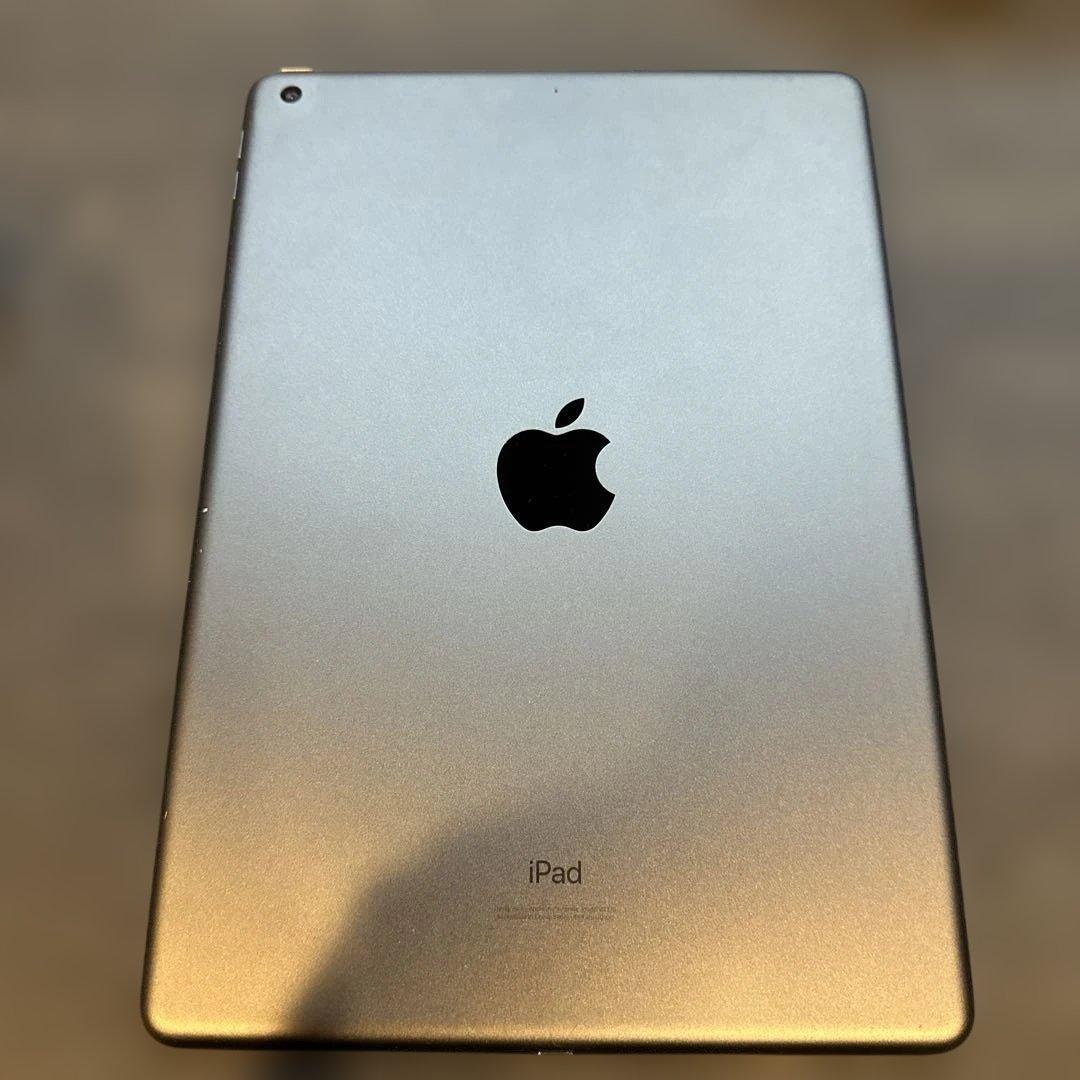 Apple iPad 8世代 32G ケース.フィルムつき　WIFIモデル