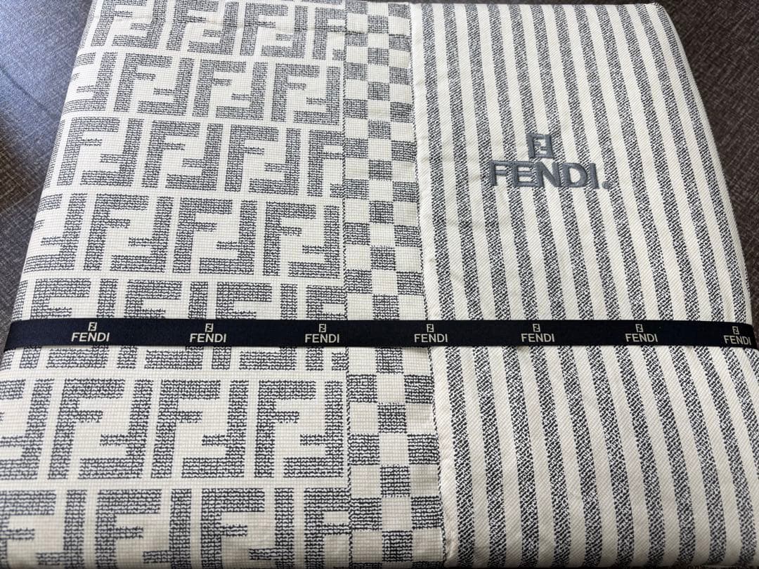 【未使用品】FENDI フェンディ シルク 肌掛け布団 ズッカ