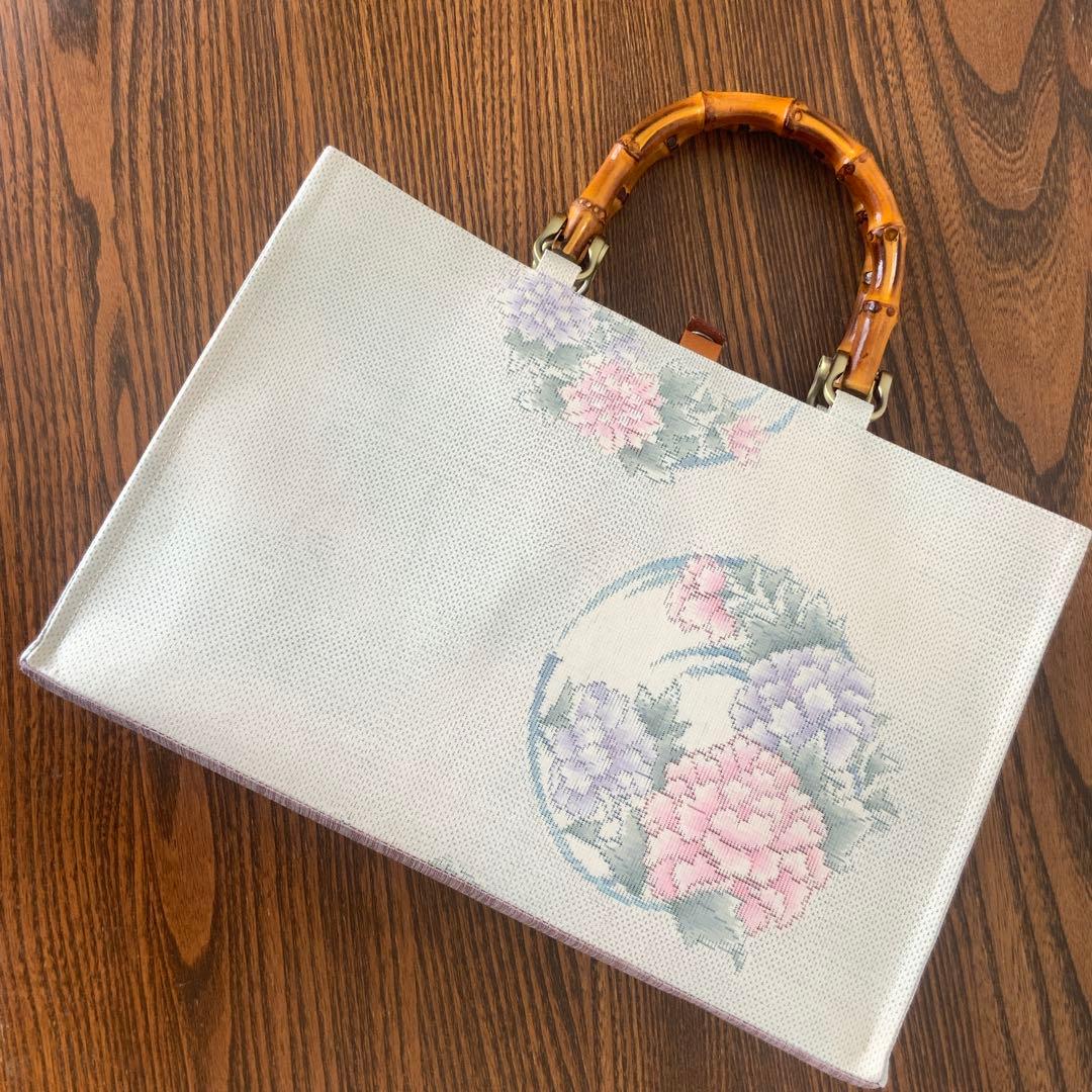 大島紬　霞に浮かぶ牡丹花丸文　リメイク　バンブーハンドルバッグ　浅型マチ広め
