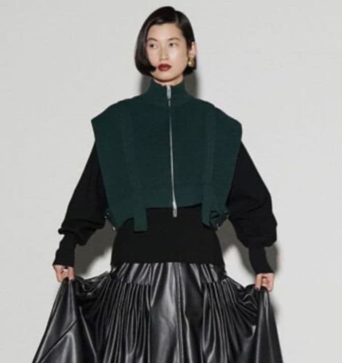 新品未使用　UN3D. ダークグリーン フロントジッパーニットベスト