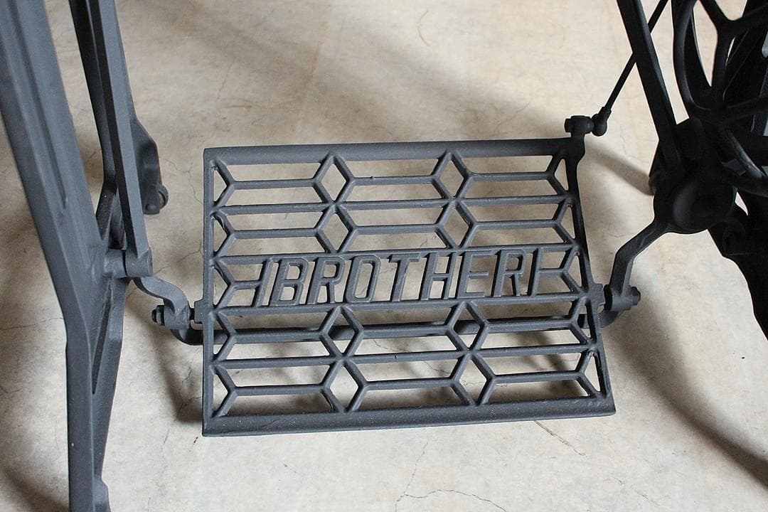 古い鉄脚と古材のテーブル　ワークデスク　机　作業台　古家具　古道具