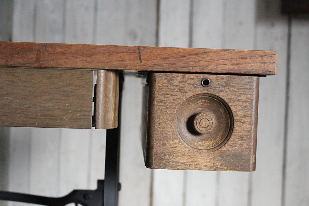 古い鉄脚と古材のテーブル　ワークデスク　机　作業台　古家具　古道具