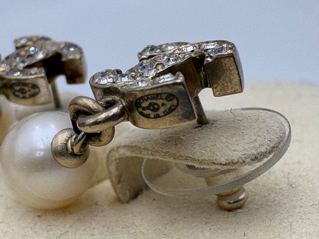 CHANELシャネル ココマークピアス ラインストーン スイングパール ゴールド