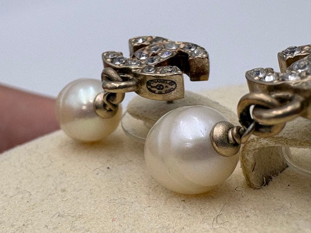 CHANELシャネル ココマークピアス ラインストーン スイングパール ゴールド