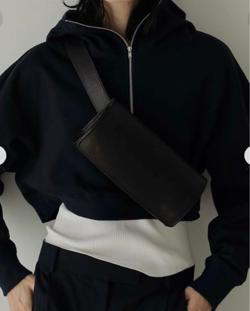 ETRE TOKYO × Inswirl ディアスキンボディバッグ ブラック