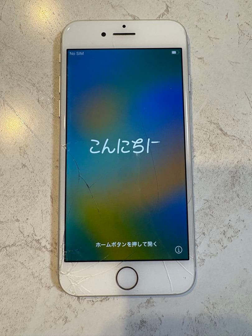 Apple iPhone 8 シルバー 画面ひびあり