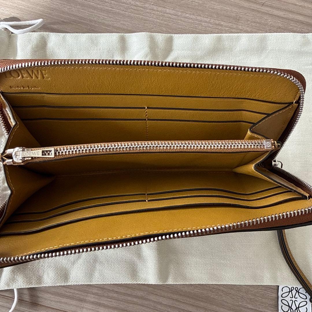 LOEWE ラウンドジップ長財布