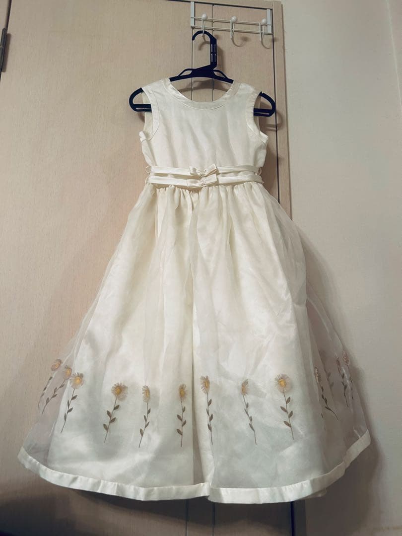 ena、familiaファミリアのスペインデザインドレス