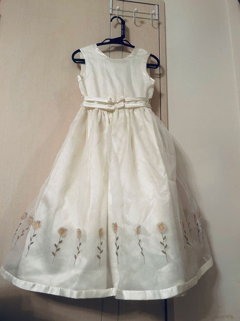 ena、familiaファミリアのスペインデザインドレス