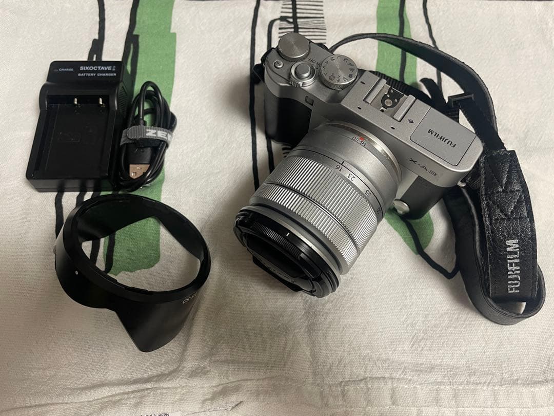Fujifilm X-A3 ミラーレスカメラ 本体 レンズキット 充電器付き