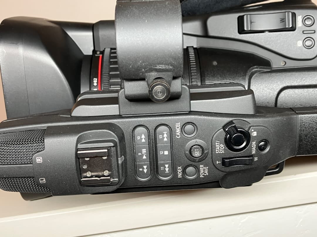 Canon 業務用ビデオカメラ XF305 (バッテリ・CFカード付、即収録可)