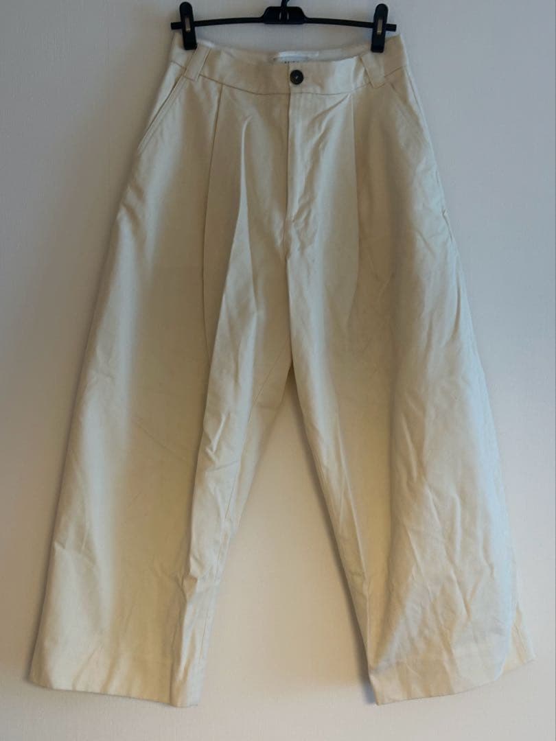 スタジオニコルソン　ボリュームパンツ