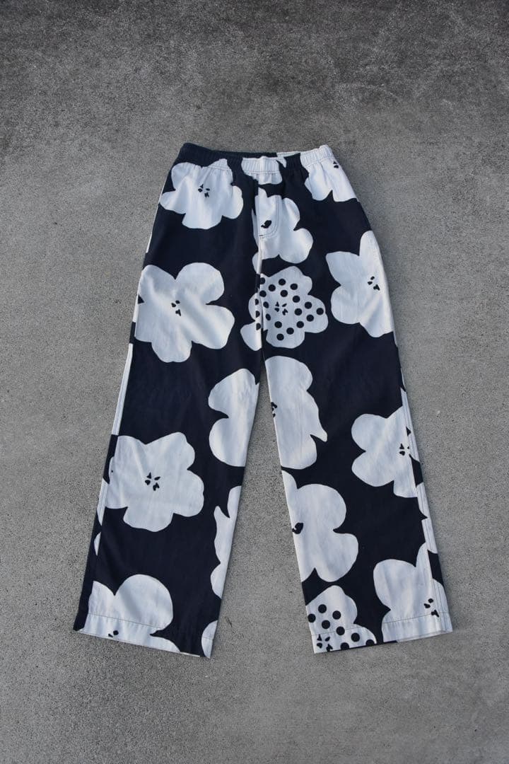 ポーカーズあつむ着用　FORMA 花柄　イージーパンツ