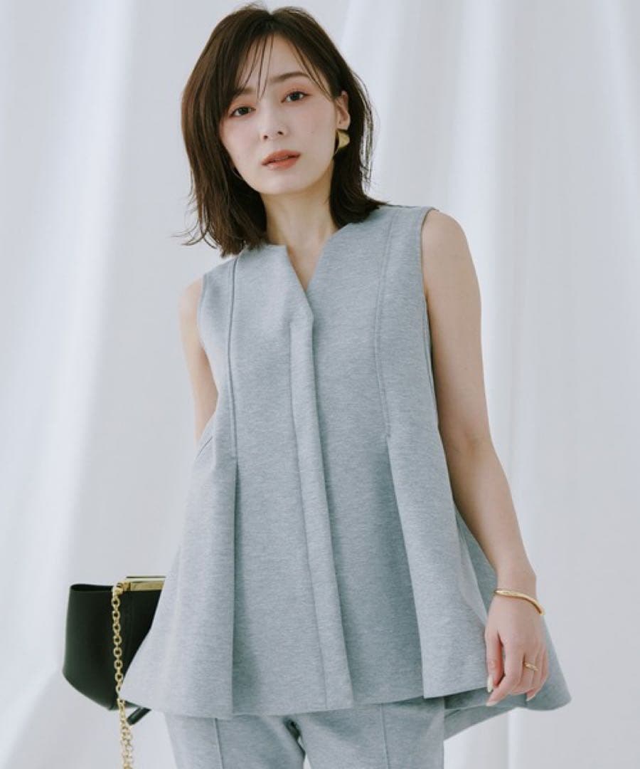 【美品】タックフレアカットベスト グレー アニュアンス