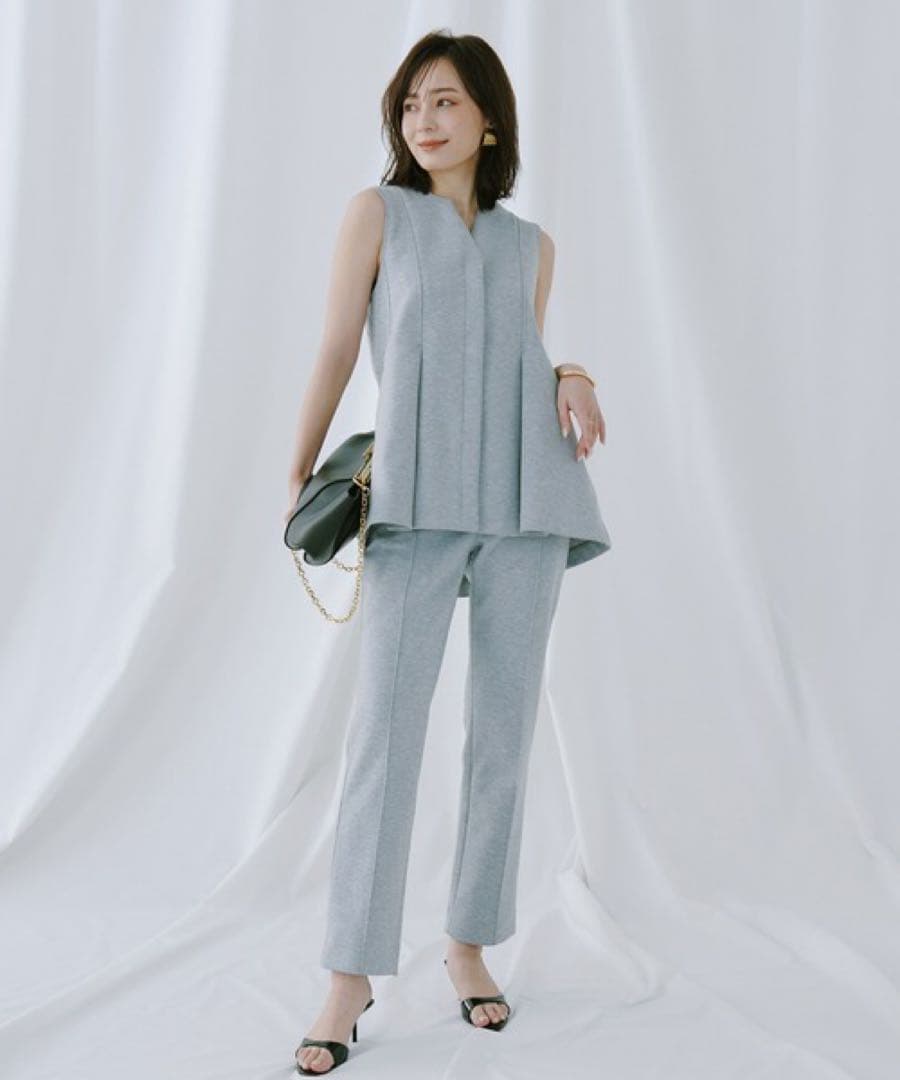 【美品】タックフレアカットベスト グレー アニュアンス