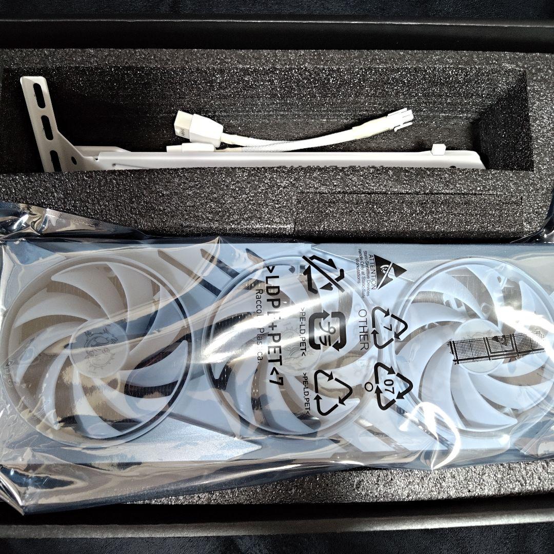 グラフィックボード・グラボ・ビデオカード MSI GeForce RTX 4070Ti gaming slim white