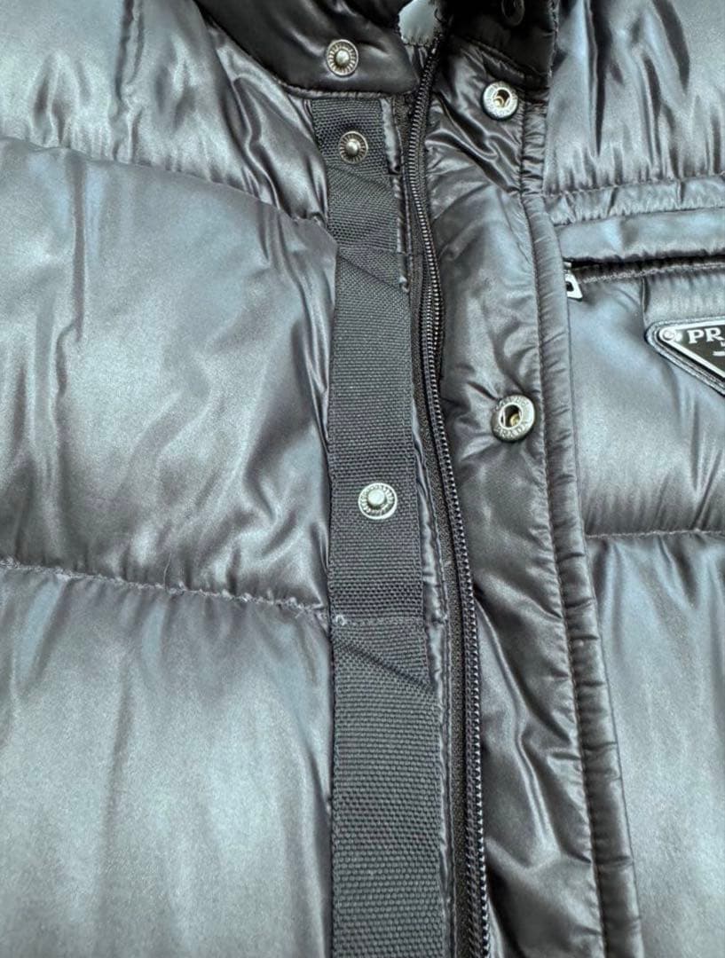 PRADA ブラック ダウンベスト