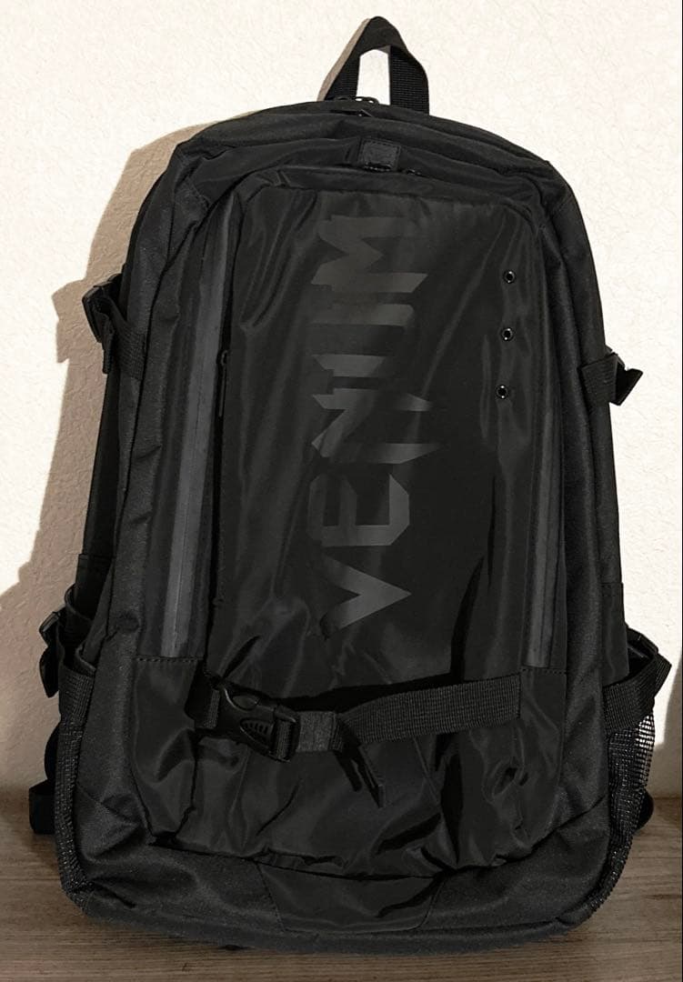 VENUM バックパック (ブラック×ブラック)