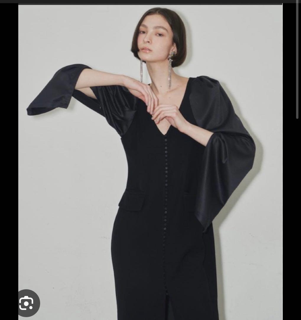 LA BELLE ETUDE Vネッククランクルドレス