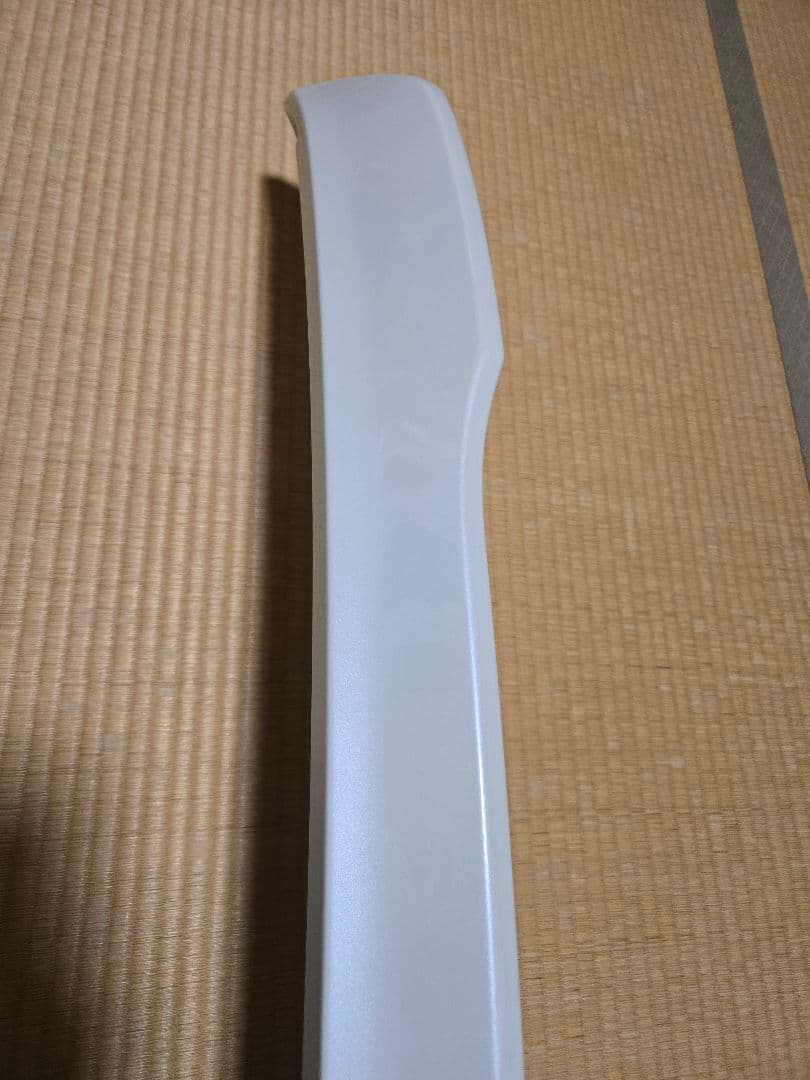 80系ヴォクシー ノア　エスクァイア　純正リアスポイラー　070ホワイトパール