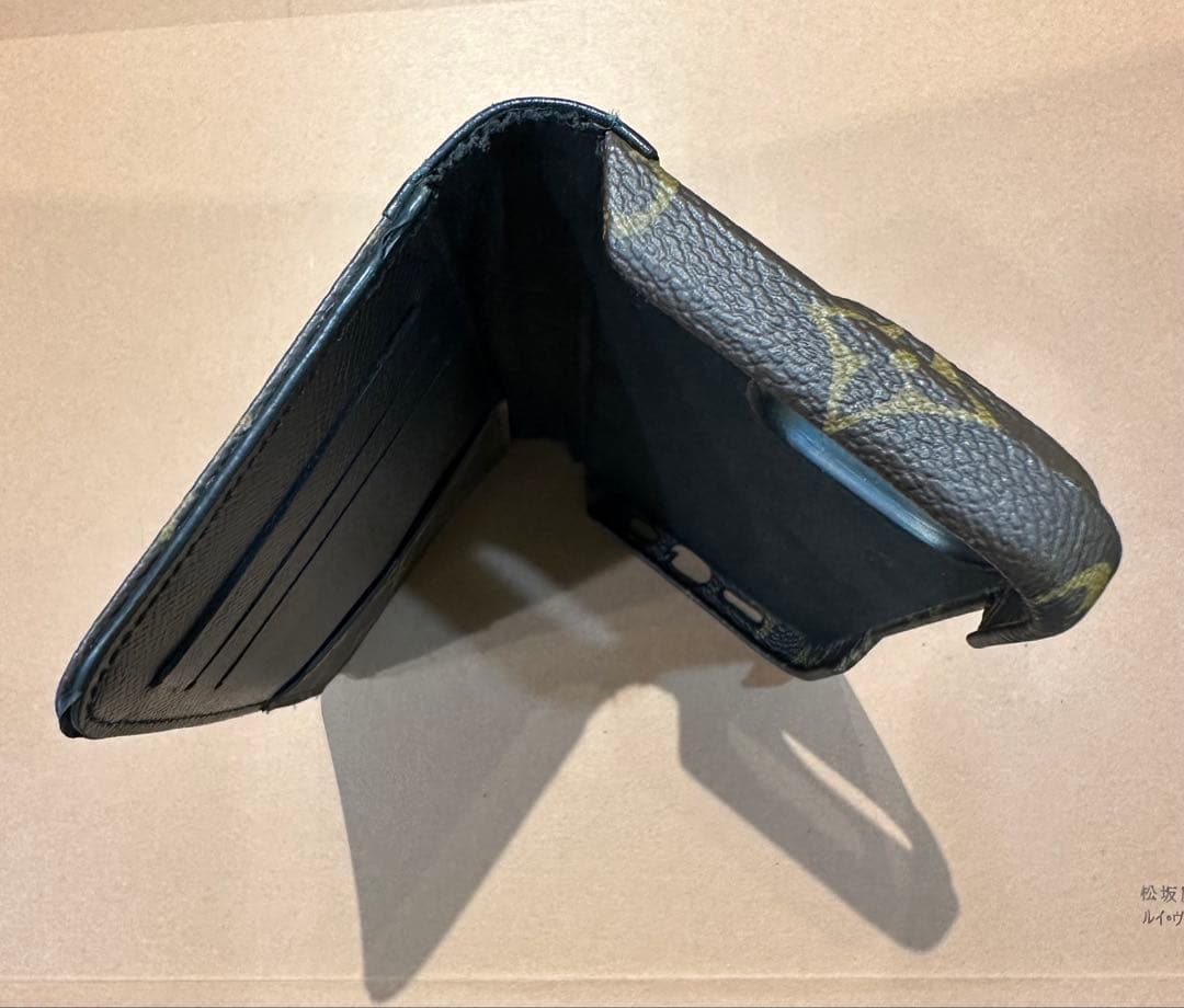 【中古美品】ルイ・ヴィトン iPhone15pro手帳型ケース　モノグラム