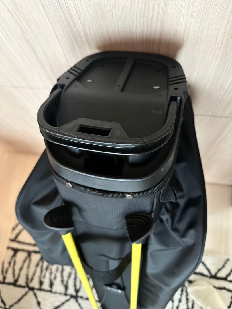 ★美品★adidas 軽量キャディバッグ7.5型 KVH36