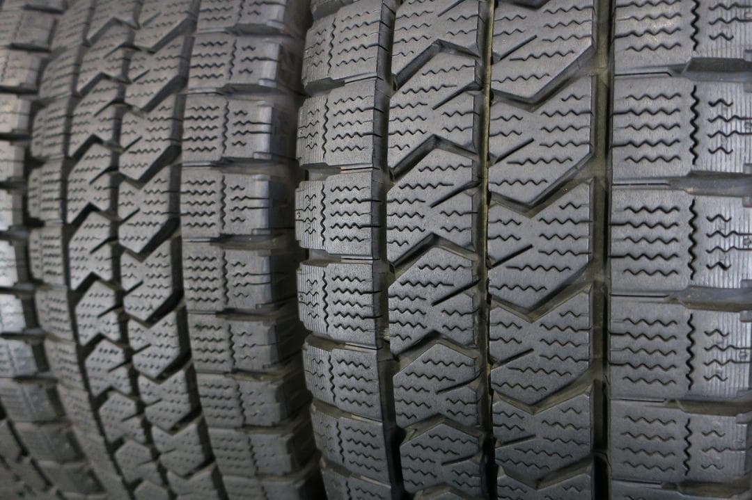 河崎雪様送料込み 205/70R17.5 115/113 ブリヂストン W989