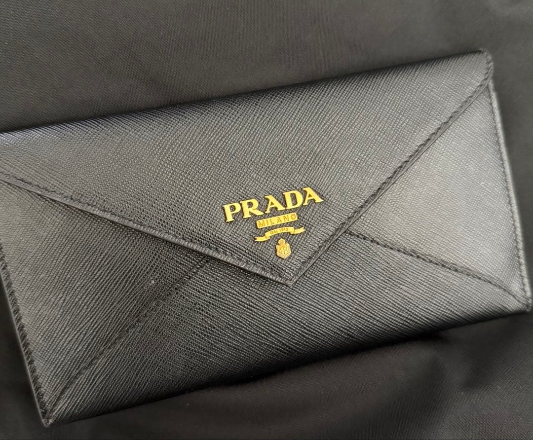 PRADA ブラックレザー 長財布