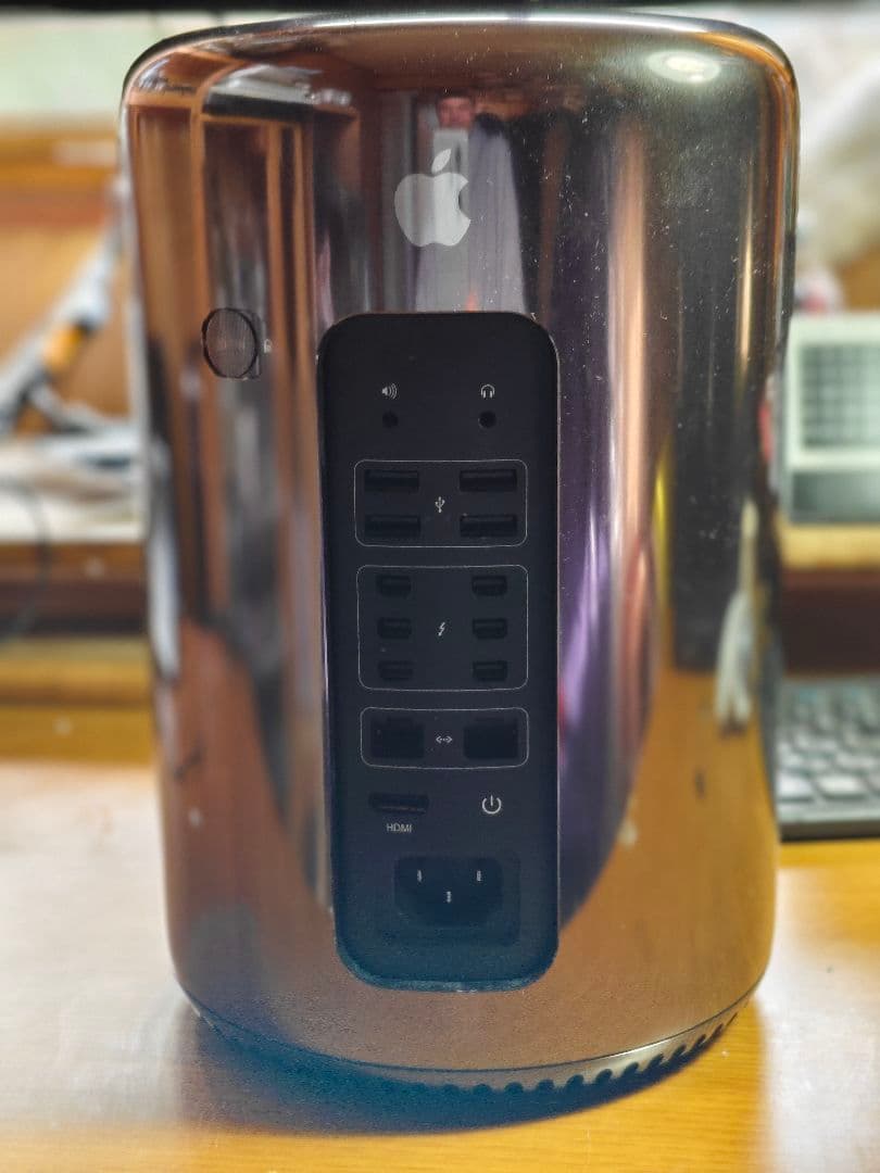 送料込みMac Pro 2013 10コア メモリ32GB 元箱有り