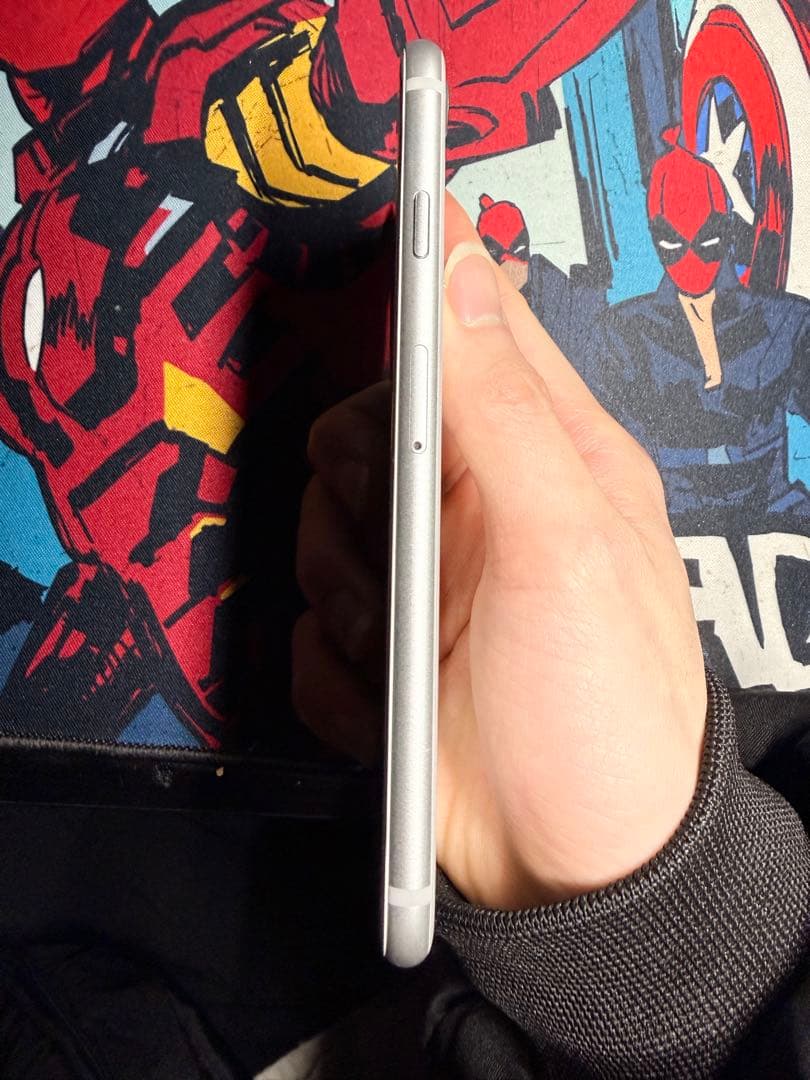 iPhone 8 ホワイト64GB simロックなし