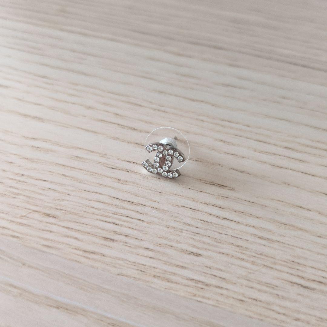 Chanel ロゴデザイン スタッドピアス