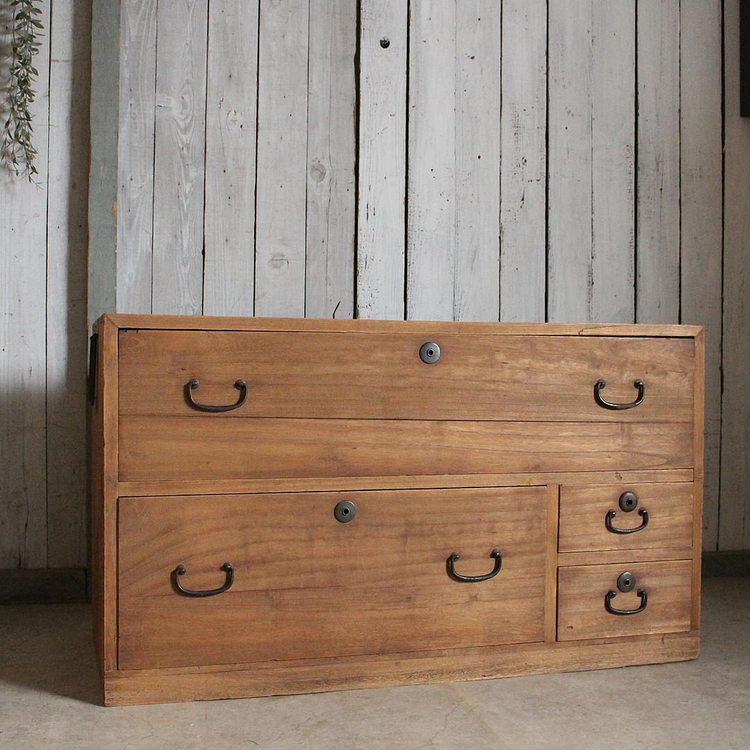 味のある古い木製の引き出し4杯　チェスト　桐箪笥　タンス　古家具　古民家