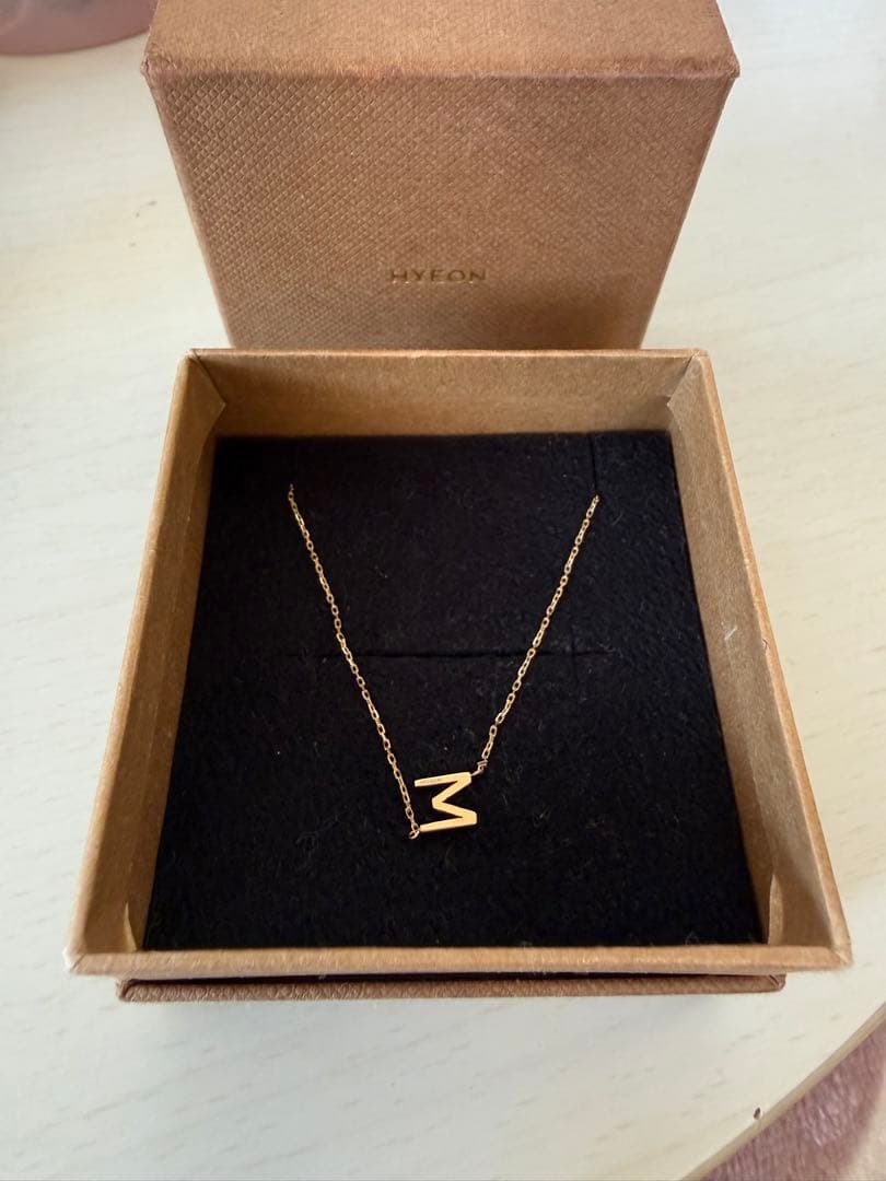 HYEON イニシャルネックレスM