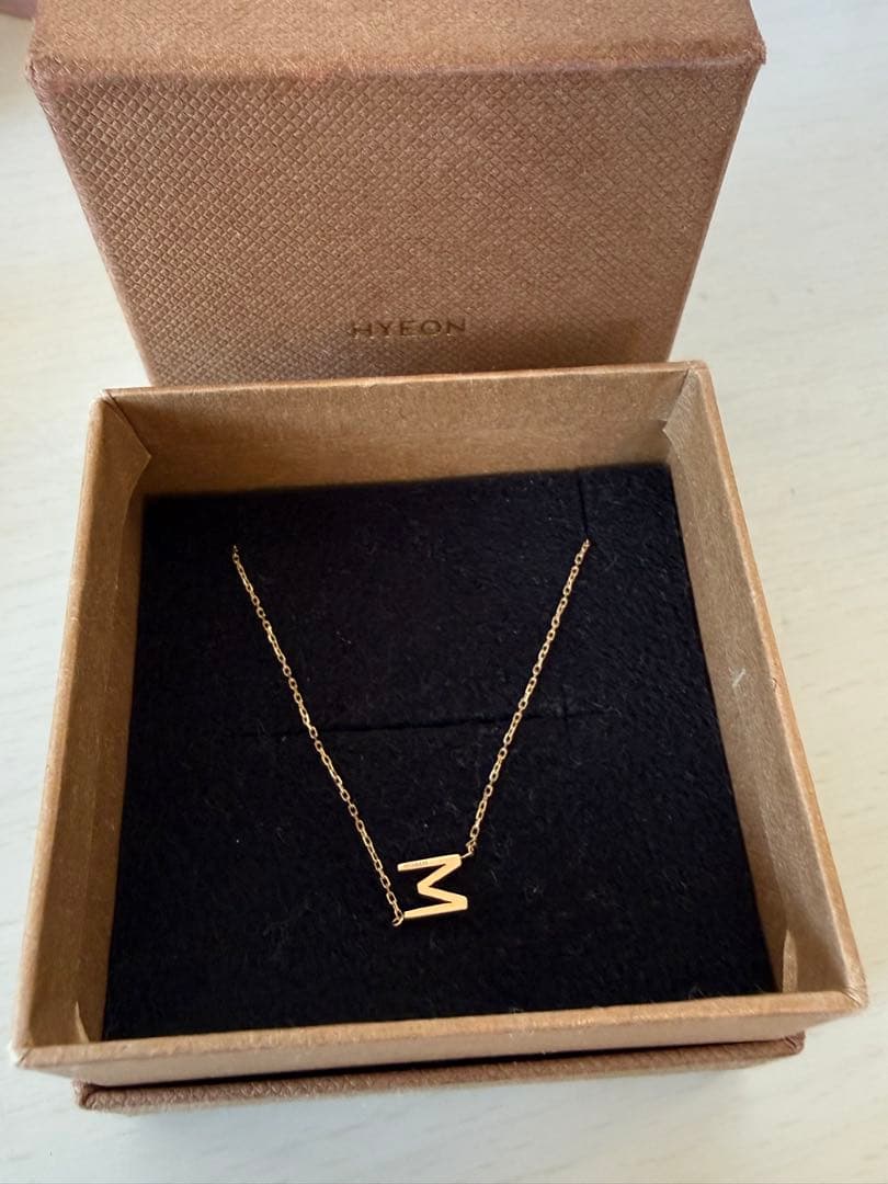 HYEON イニシャルネックレスM