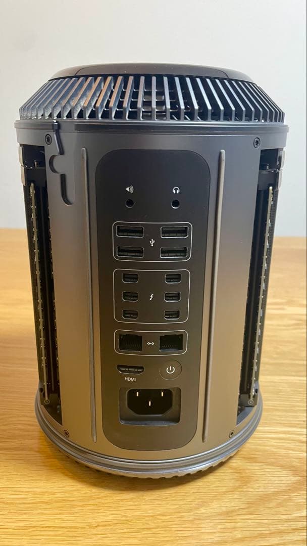 MacPro　(Late 2013)　 メモリ32GB SSD 500GB