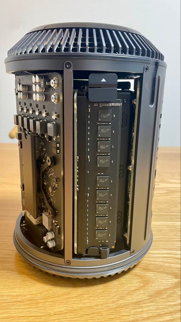 MacPro　(Late 2013)　 メモリ32GB SSD 500GB