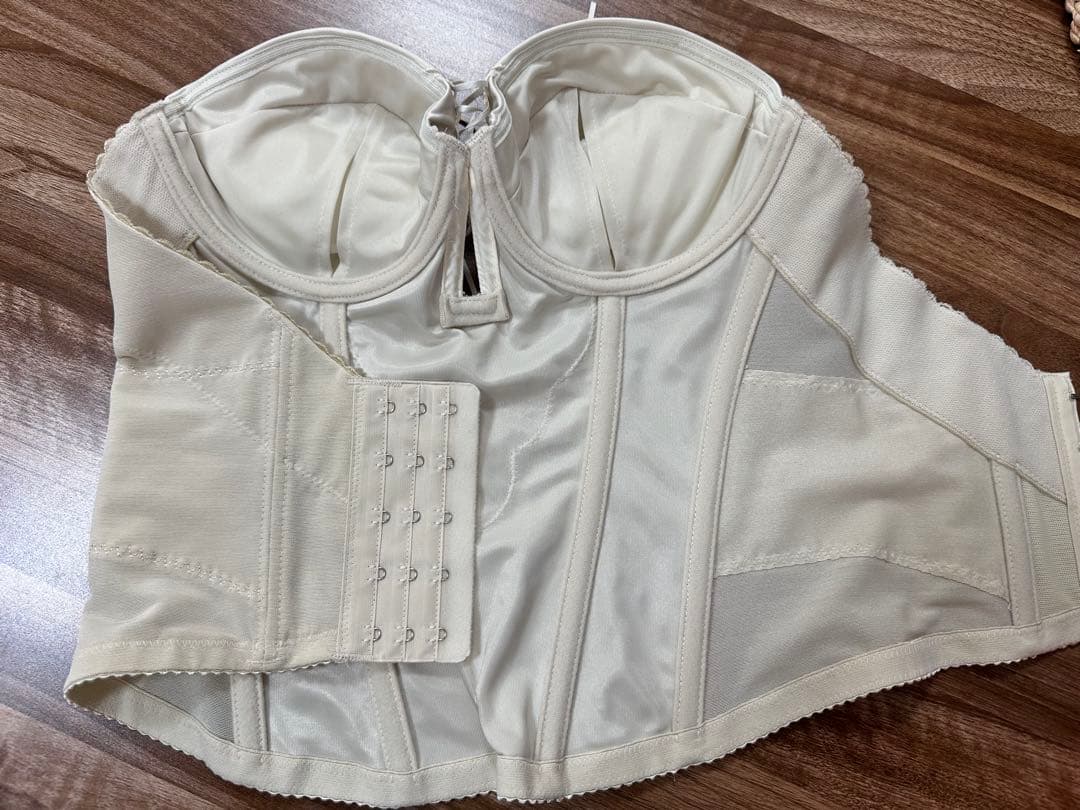 ウエディング用下着(ビスチェ・ガードル)