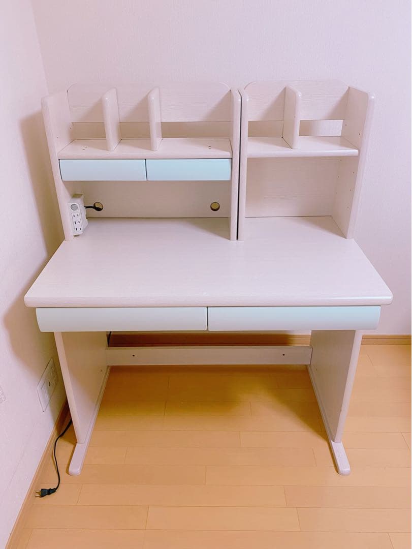 ☆状態良い☆ ホワイト木製デスク 引き出し2つ・棚3つ・電源タップ付