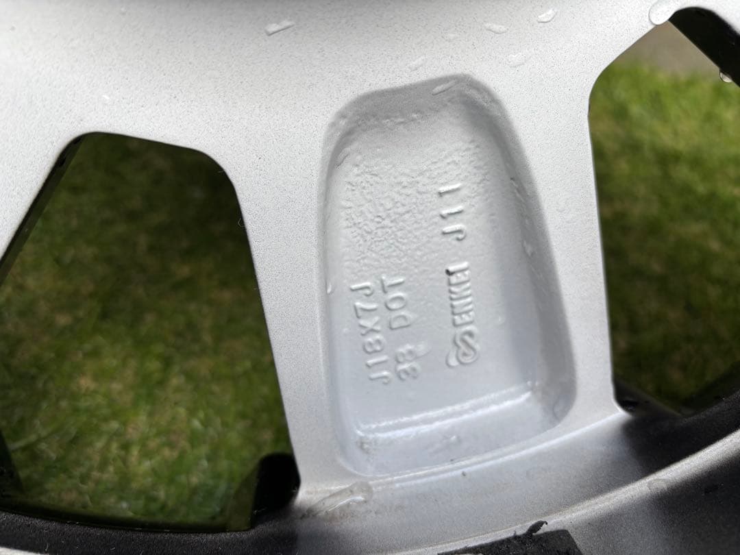 デリカD5 純正18インチ タイヤ・ホイールセット 225/55R18