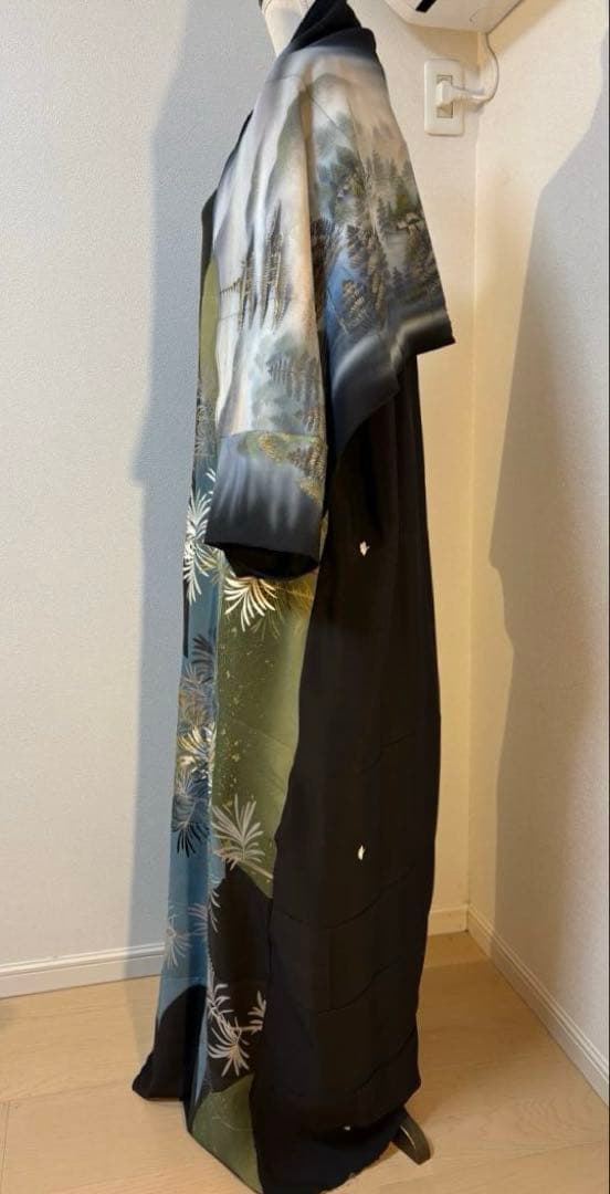 あーす　黒留袖リメイクワンピース＋手描き友禅マーガレット ― 金糸刺繍松葉