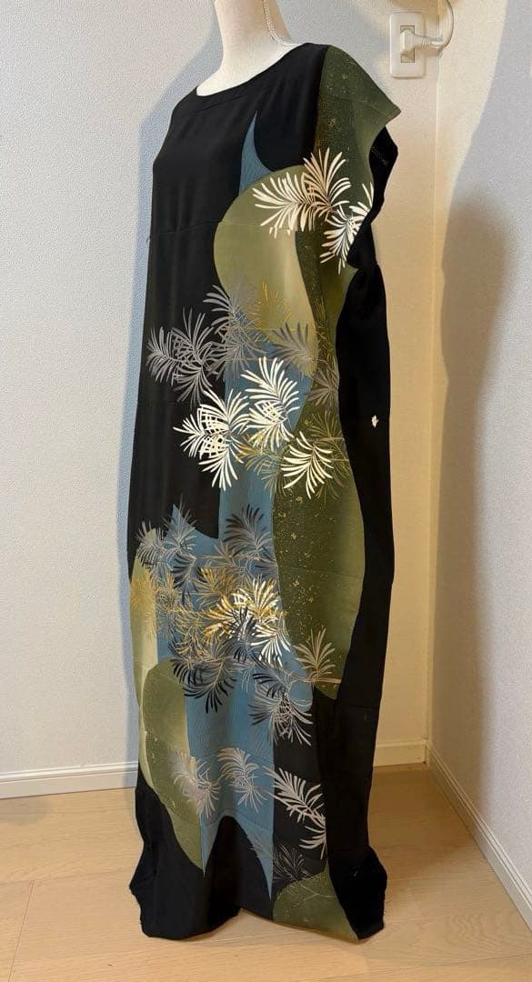 あーす　黒留袖リメイクワンピース＋手描き友禅マーガレット ― 金糸刺繍松葉