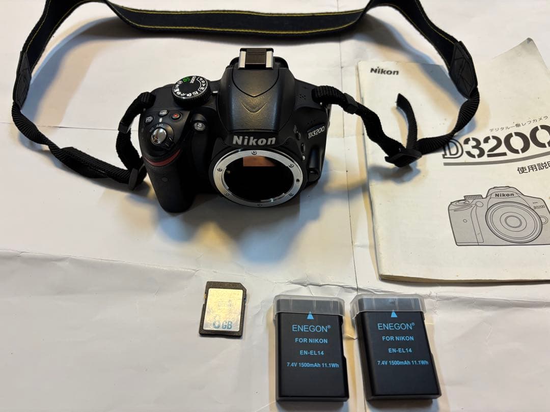 D3200及びNikon AF-S DX ズ-ムNikkor 18-70mm