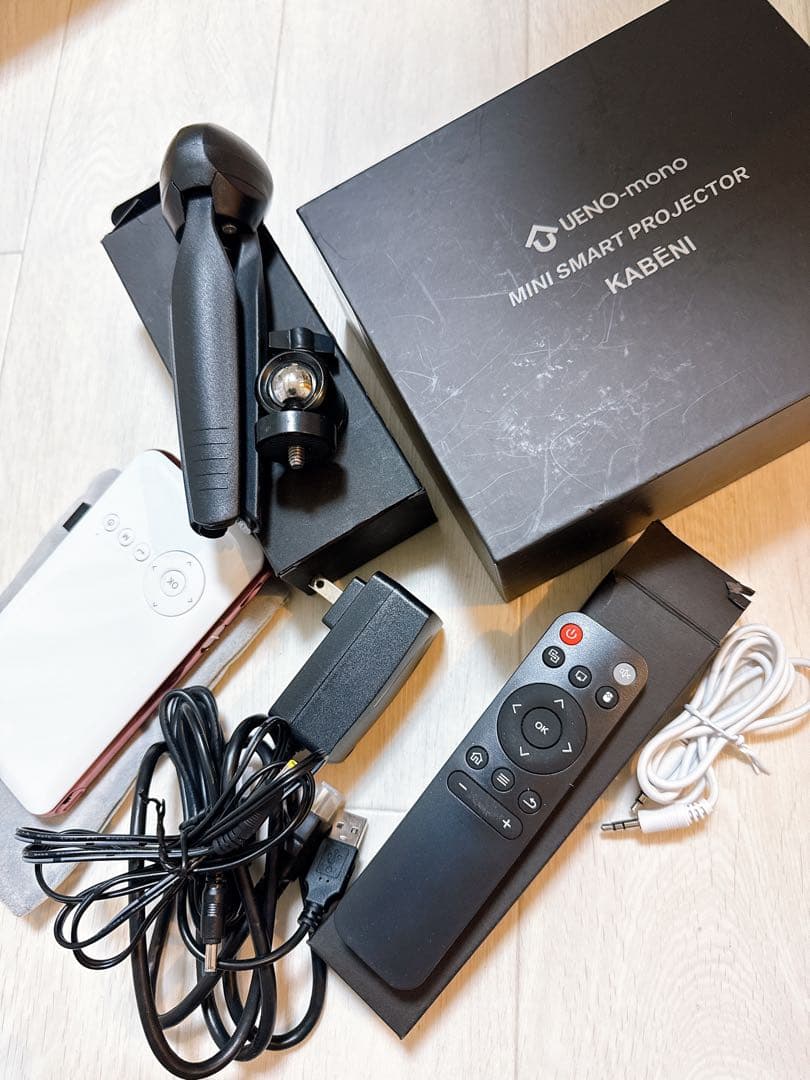UENO-mono 【KABENI 】カベーニ　スマホ型　プロジェクター