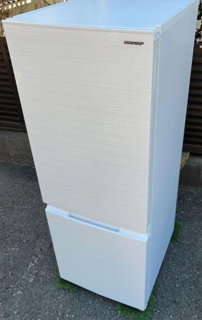 シャープ冷凍冷蔵庫　179L 横縞模様　付け替えどっちもドア　2021年製