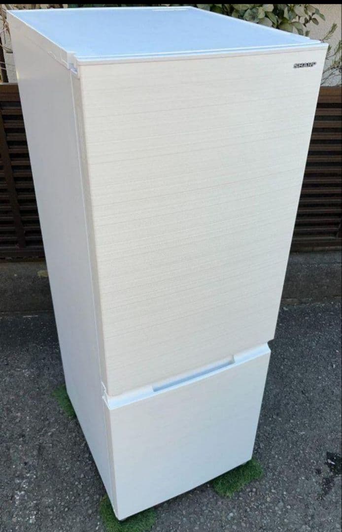 シャープ冷凍冷蔵庫　179L 横縞模様　付け替えどっちもドア　2021年製