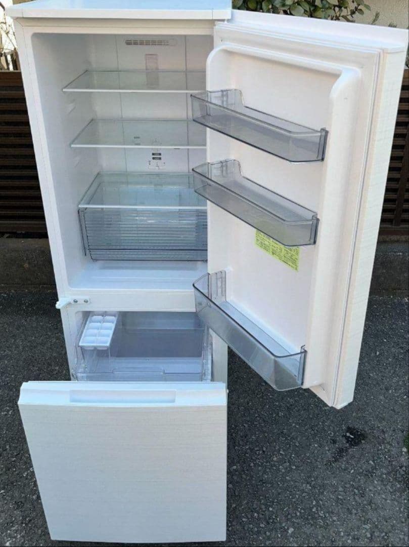 シャープ冷凍冷蔵庫　179L 横縞模様　付け替えどっちもドア　2021年製